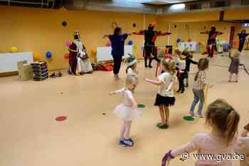 Kleutertjes van Pivolté tonen danskunstjes aan de Sint - Gazet van Antwerpen