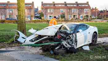 Ferrari crasht tegen boom tijdens proefrit op N216 - NOS