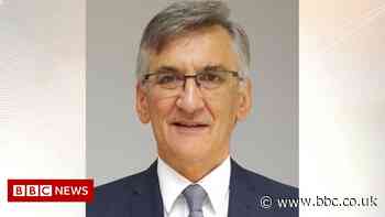 Omicron: Warwickshire councillor's 'dangerous' mask tweet