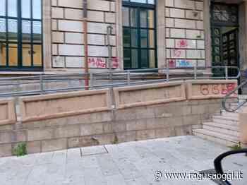 Atto vandalico a Vittoria contro la scuola “Vittoria Colonna” - RagusaOggi
