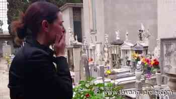 La sobrecogedora despedida de Raquel Sánchez Silva a Mario Biondo en su funeral - La Vanguardia