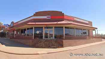 Coober Pedy locals without EFTPOS access 'beside themselves' at bank closure