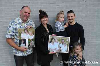 Postbode Rudi zet opnieuw vrouwelijk schoon voor zijn lens om Kinderkankerfonds te steunen