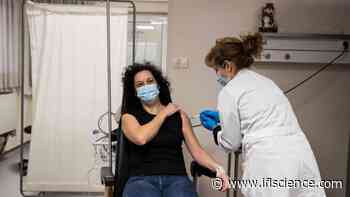 BioNTech Executive Says It's Likely Vaccinated Will Have 'Substantial Protection' Against Omicron - IFLScience