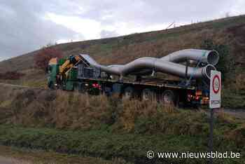 Vrachtwagen met nieuwe glijbaan rijdt zich vast op Avonturenberg be-Mine