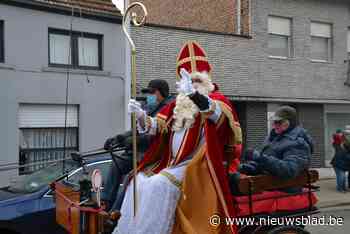 Sinterklaas maakt tocht van 25 kilometer om naar zo veel mogelijk kindjes te kunnen zwaaien