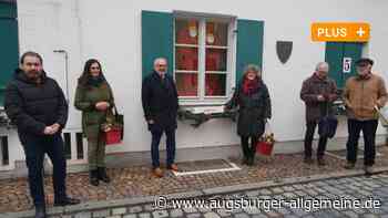 Erstes Fenster am Aichacher Rathausadventskalender ist geöffnet - Augsburger Allgemeine