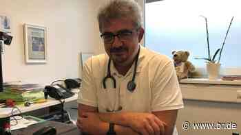 Zu wenig Impfstoff - Hausarzt in Augsburg muss Patienten absagen - BR24