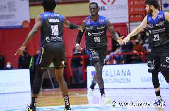 MERITATO E IMPORTANTE SUCCESSO DELLA BENACQUISTA ASSICURAZIONI LATINA BASKET. ESPUGNATA FORLI' (66-77) PER LA PRIMA VITTORIA IN TRASFERTA DEI NERAZZURRI. - news-24.it
