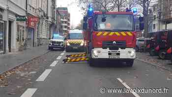 Arras : les pompiers déploient la grande échelle pour secourir un ouvrier - La Voix du Nord