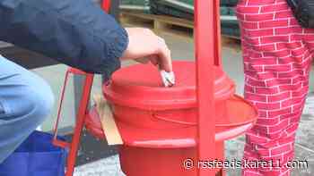 Mystery donor, 'Saint Grand' is stuffing red kettles again