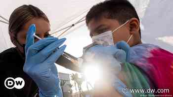 Omicron: Will coronavirus vaccines need adjusting to fight new variant? | DW | 03.12.2021 - Deutsche Welle