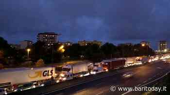 Doppio schianto in Tangenziale tra Japigia e San Pasquale: quattro auto coinvolte, due feriti e traffico in tilt - BariToday