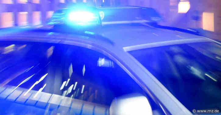 Mannheim:  BMW-Fahrer flieht vor Polizei und prallt an Strommast