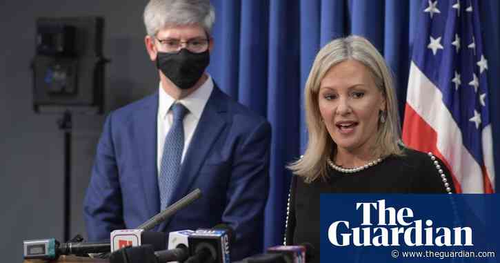 Prosecutor announces Michigan shooter's parents to be charged with manslaughter – video