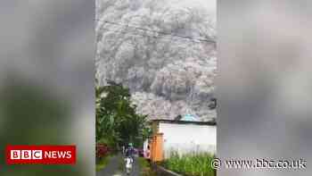 Indonesia volcano: Residents flee as Mt Semeru spews huge ash cloud
