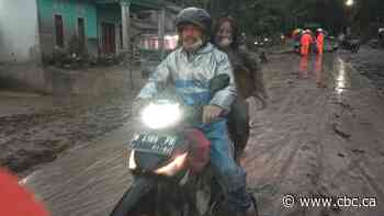 Volcanic eruption in Indonesia kills 1, injures dozens