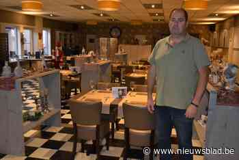 Mario (50) en Wendy (44) willen in hun brasserie hulde brengen aan overleden (schoon)vader Roland, maar corona is spelbreker - Het Nieuwsblad