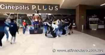 ¡Se están peleando! Se agarran a golpes en Cuernavaca por preventa de Spider-Man: No Way Home - El Financiero