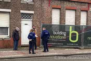 Vlaams Belang voert actie aan smalle doorgang werf in Dorp