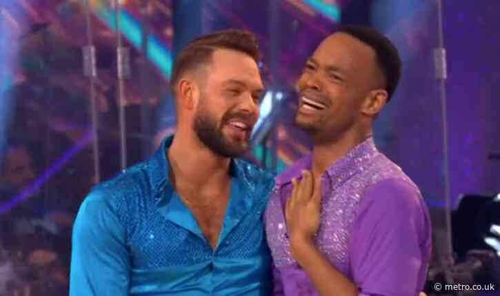Strictly 2021: Johannes Radebe mortified after lift with John Whaite goes wrong and he hits the ground with a thud