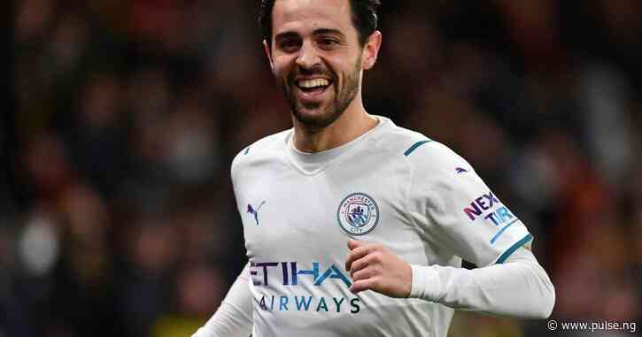 Silva shines as Man City stroll to top spot in Premier League