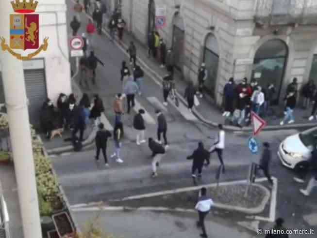 Gallarate, gli agguati dei quattro ragazzini e la resa dei genitori: «I nostri figli? Non li gestiamo più» - Corriere della Sera
