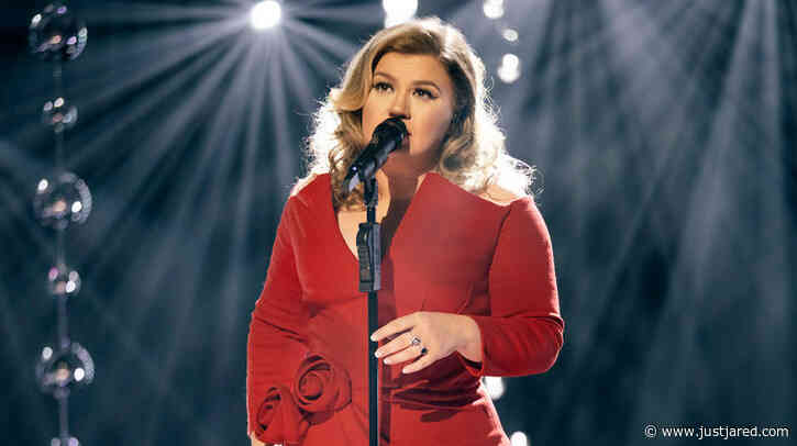 Kelly Clarkson Got Emotional While Talking About 'Feeling Alone' at Christmas Amid Divorce