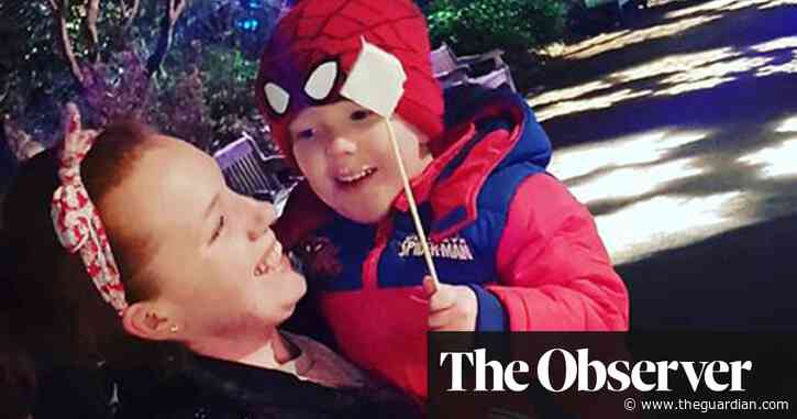 Don’t be fooled by deceitful parents, top child expert warns social workers