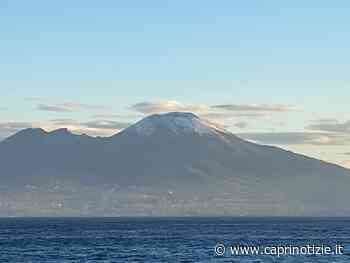 Capri ed Il Vesuvio Innevato, lo Spettacolo dell'Alba ripresa dal Mare (VIDEO e FOTO) - Caprinotizie Ag/Promediacom