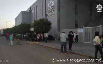 Jóvenes madrugan para recibir la vacuna contra Covid-19 - El Sol de León