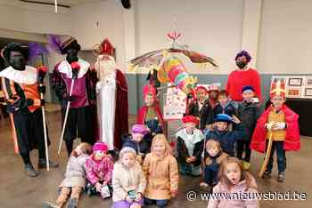 Kunstzinnige Sint verrast leerlingen De Bijenkorf