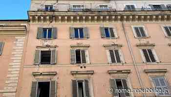 Palazzo inagibile vicino ala stazione Termini, evacuate 5 famiglie. Ma molti non vogliono uscire: "Non ci faranno più tornare. è una rovina" - Repubblica Roma