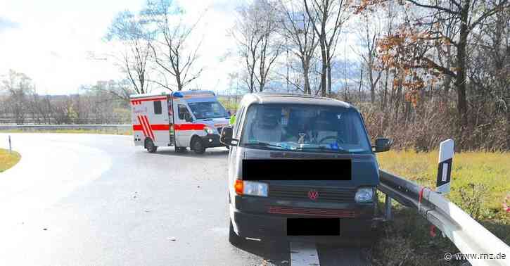 A656 bei Heidelberg:  VW-Bus prallt in der Ausfahrt in die Leitplanke