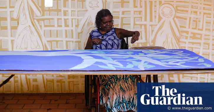 ‘It keeps me alive’: the politically potent bark paintings of Dhambit Munuŋgurr
