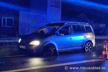 Bestuurder raakt middenberm in Ringlaan in Lichtervelde, voorwiel breekt af