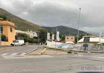 FORMIA, SEMAFORO DIVELTO DA UN MESE. VILLA: "AMMINISTRAZIONE INTERVENGA" - Latina Tu