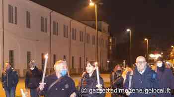 Modena. «Subito sicurezza» Lega e modenesi alla fiaccolata al parco Novi Sad - La Gazzetta di Modena