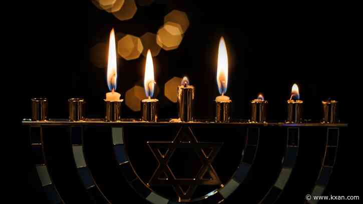 Gov. Greg Abbott hosts Hanukkah lighting ceremony at Texas Capitol