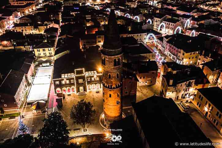 Caorle, la magia del Natale con il Mercatino più lungo d'Europa - Latitudes - Latitudes