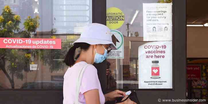 Drugstores across the US are struggling to cope as low staffing levels combine with surging vaccine demand, a report says