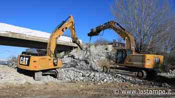 Tornano le ruspe sulla tangenziale di Fossano: l’Anas continua ad abbattere i viadotti - La Stampa