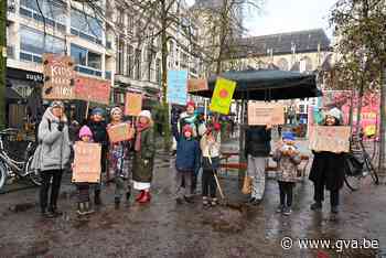 Ook protest tegen mondmaskers op de Groenplaats: “Maskers zijn alleen voor carnaval” - Gazet van Antwerpen