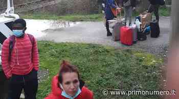 Treno da Napoli-Campobasso fermo per guasto, pendolari a piedi su mulattiera - Primonumero