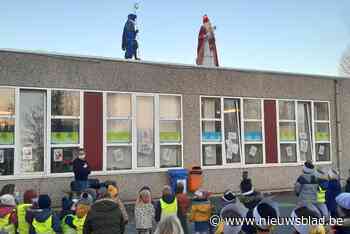 Sinterklaas haalt halsbrekende toeren uit op dak van De Regenboog
