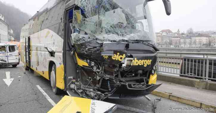 Sieben Kinder bei Schulbusunfall in Passau verletzt