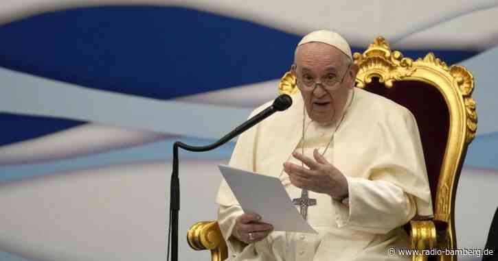 Papst fordert EU zu besserer Verteilung von Migranten auf