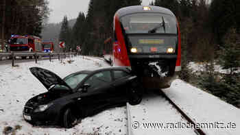 Breitenbrunn: Glätteunfall endet mit Zugzusammenstoß - Radio Chemnitz