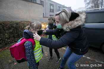 Ook in de lagere school zit de glimlach nu verstopt: “Mondmaskers op school? Ze kunnen nog geen kroon ophouden als ze jarig zijn” - Gazet van Antwerpen