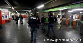 Chiede a ragazzi usare mascherina in metro, anziano ferito - Gazzetta di Parma
